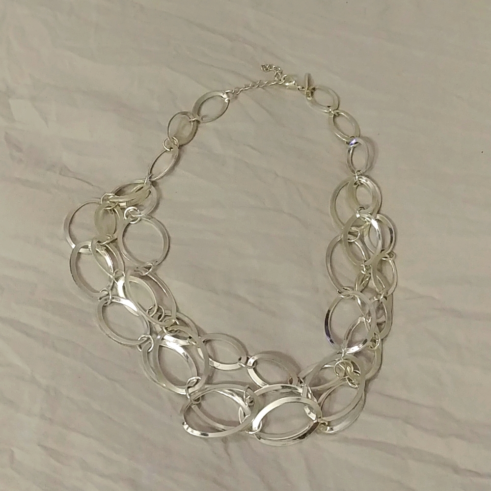 Super cute silver necklace